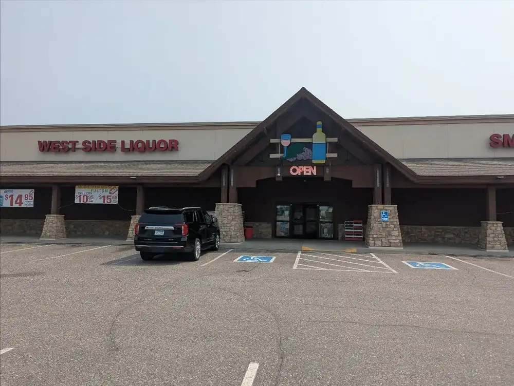 Picture of the front of Westside Liquor located in Baxter, MN.